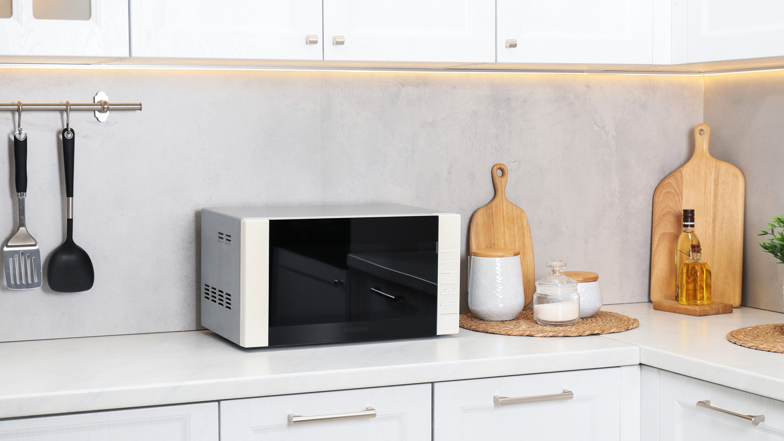 the-microwave-habit-to-avoid-at-all-costs-(it-causes-more-damage-than-you-think)