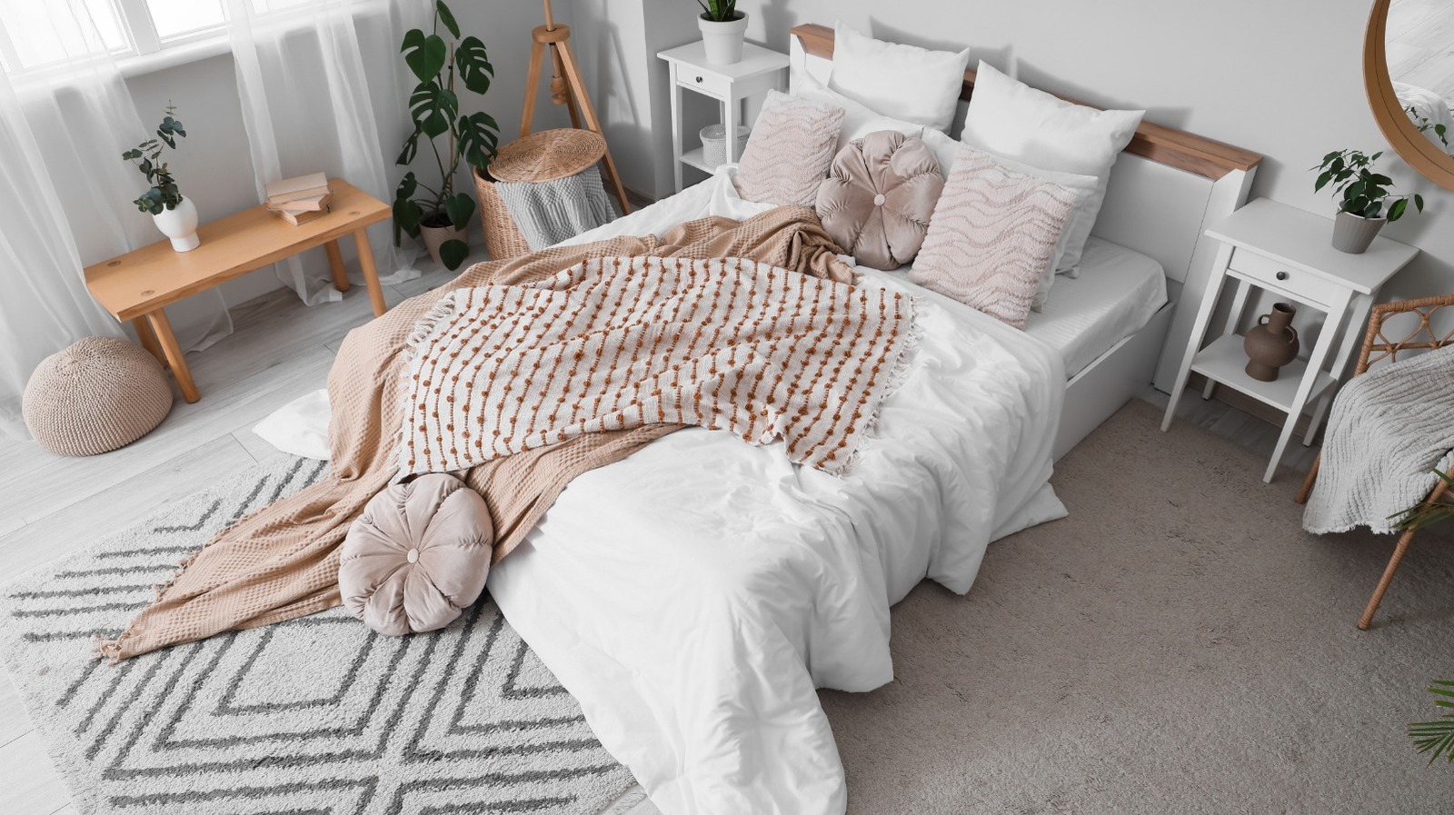 the-bedroom-layout-that-creates-the-coziest-environment