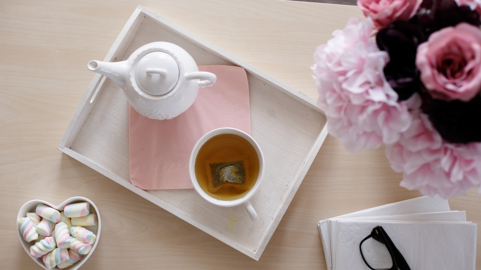 turn-a-simple-ikea-picture-frame-into-a-super-chic-boho-tray:-perfect-for-your-coffee-table