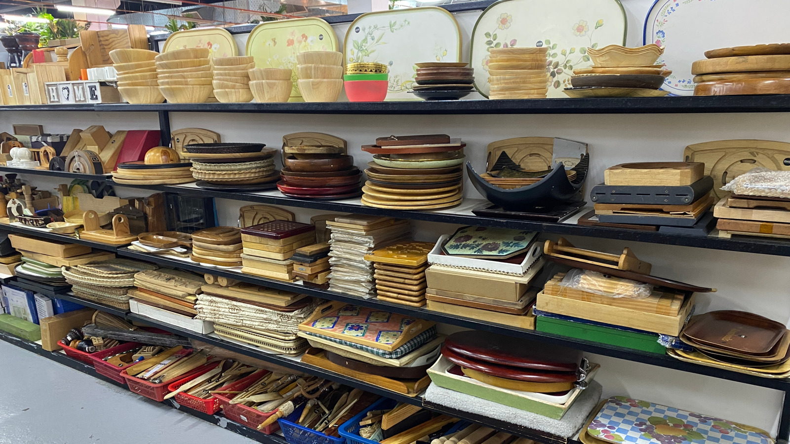 the-ceramic-pottery-brand-at-the-thrift-store-to-look-out-for-(it-can-be-so-valuable)