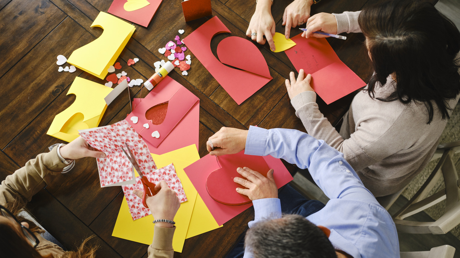 turn-a-dollar-tree-kitchen-essential-into-a-sweet-valentine’s-sign-with-this-easy-diy