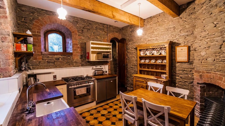 Rustic kitchen in Drummond Tower Airbnb in Drogheda, Ireland