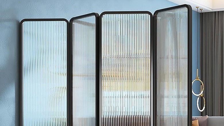 fluted glass room divider in black