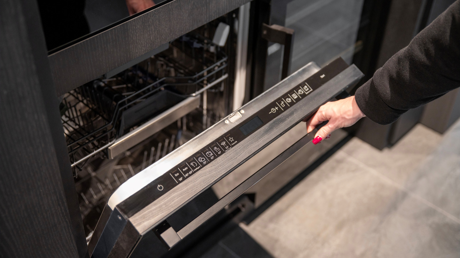 what-that-burning-plastic-smell-in-your-dishwasher-is-trying-to-tell-you-(&-when-to-call-a-pro)