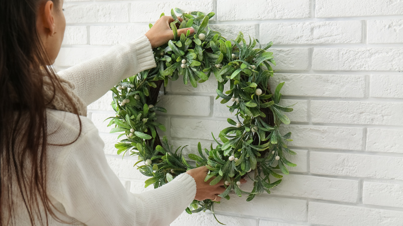 wreaths-don’t-have-to-be-seasonal:-how-to-make-the-decor-work-year-round