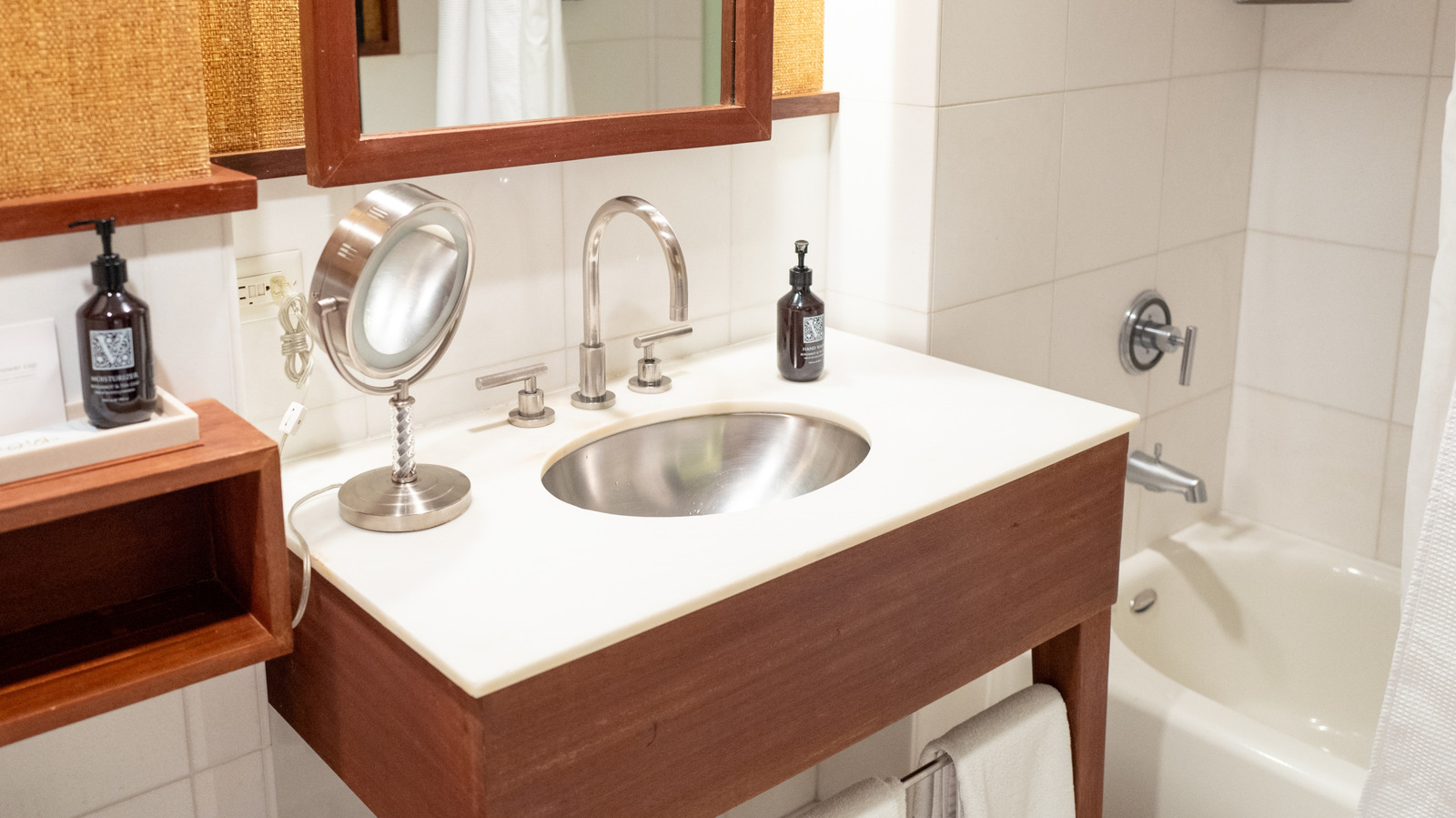 the-bathroom-design-mistake-that’s-making-your-space-look-&-feel-more-cluttered