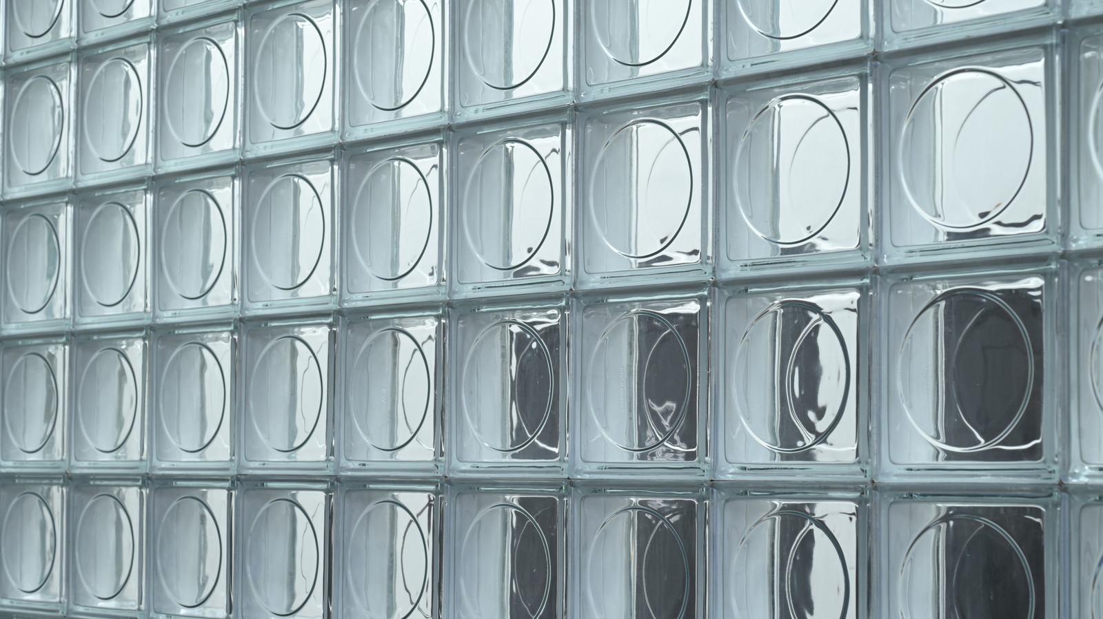 10-trendy-ways-to-bring-retro-glass-blocks-back-into-your-home