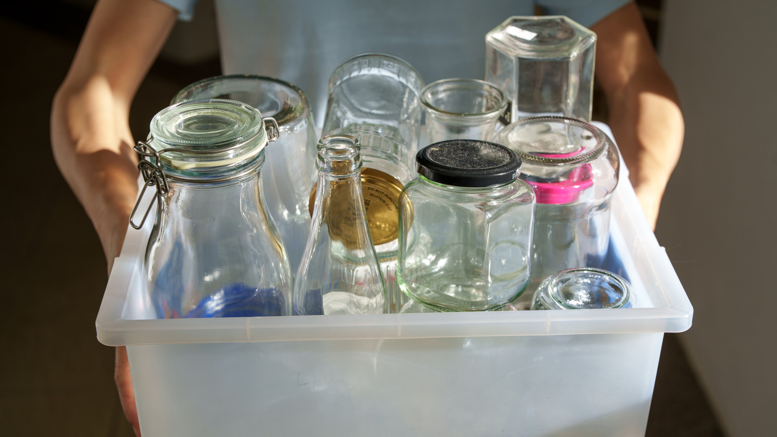keep-your-home-smelling-fresh-with-the-help-of-an-empty-jar