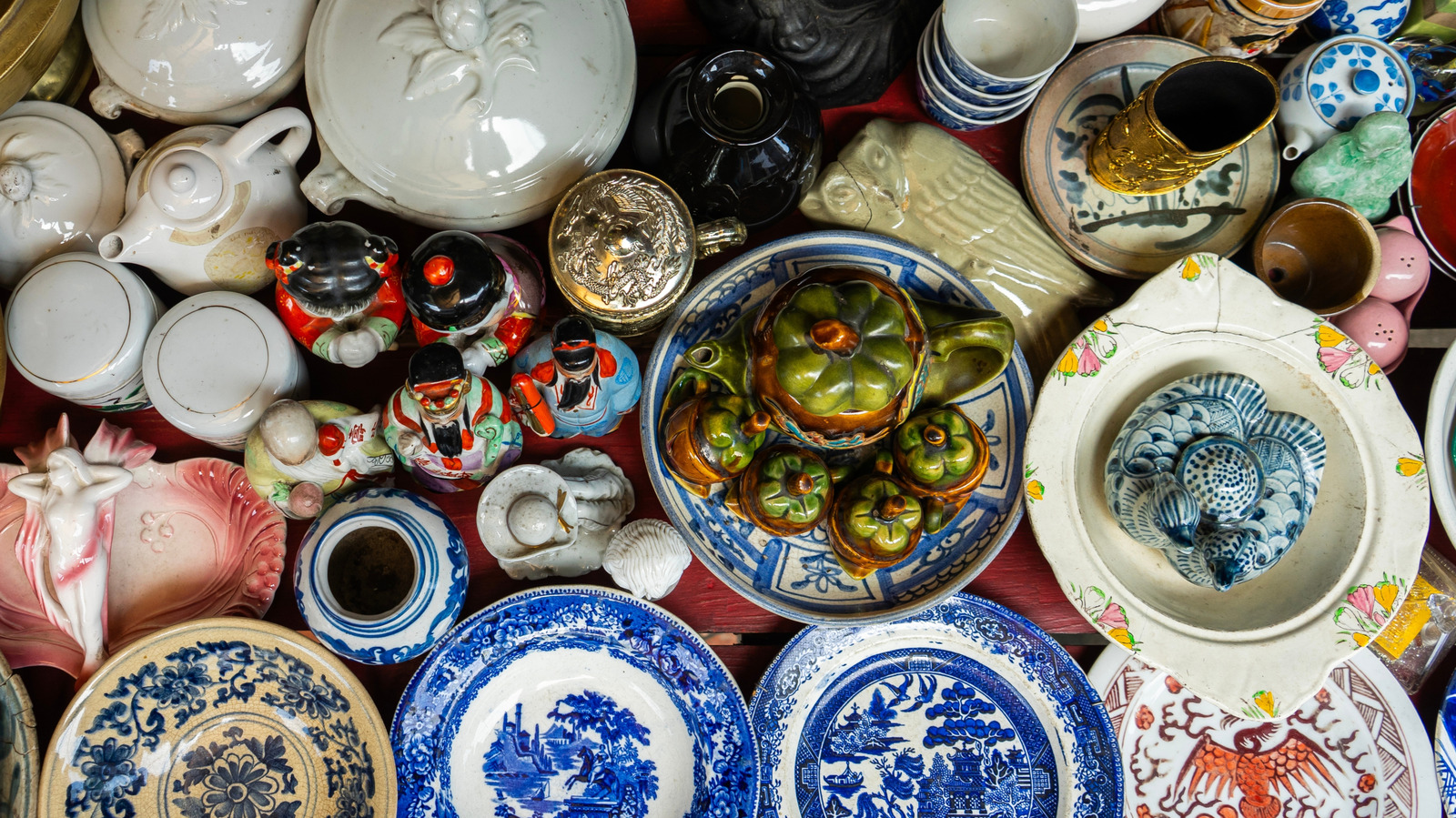10-tips-on-how-to-identify-authentic-vintage-pottery-at-the-thrift-store
