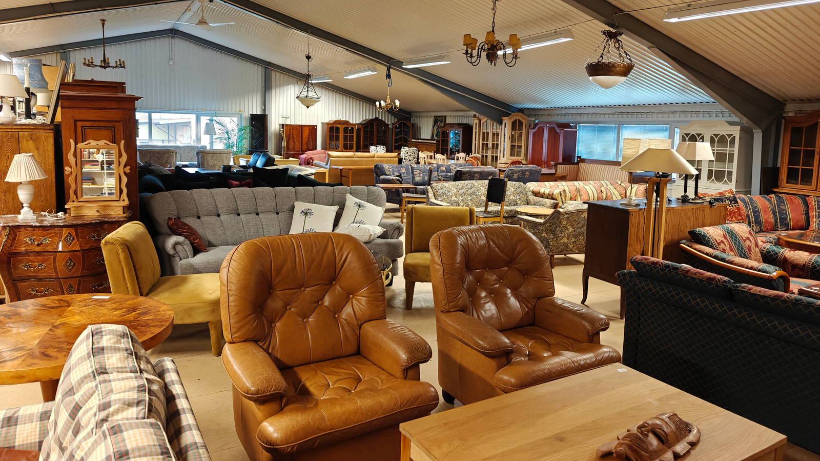 Old Cheap Wood Furniture To Look For At The Thrift Shop
