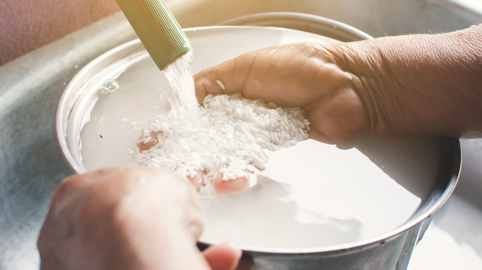 the-simple-tip-that-boosts-the-fertilizing-power-of-rice-water