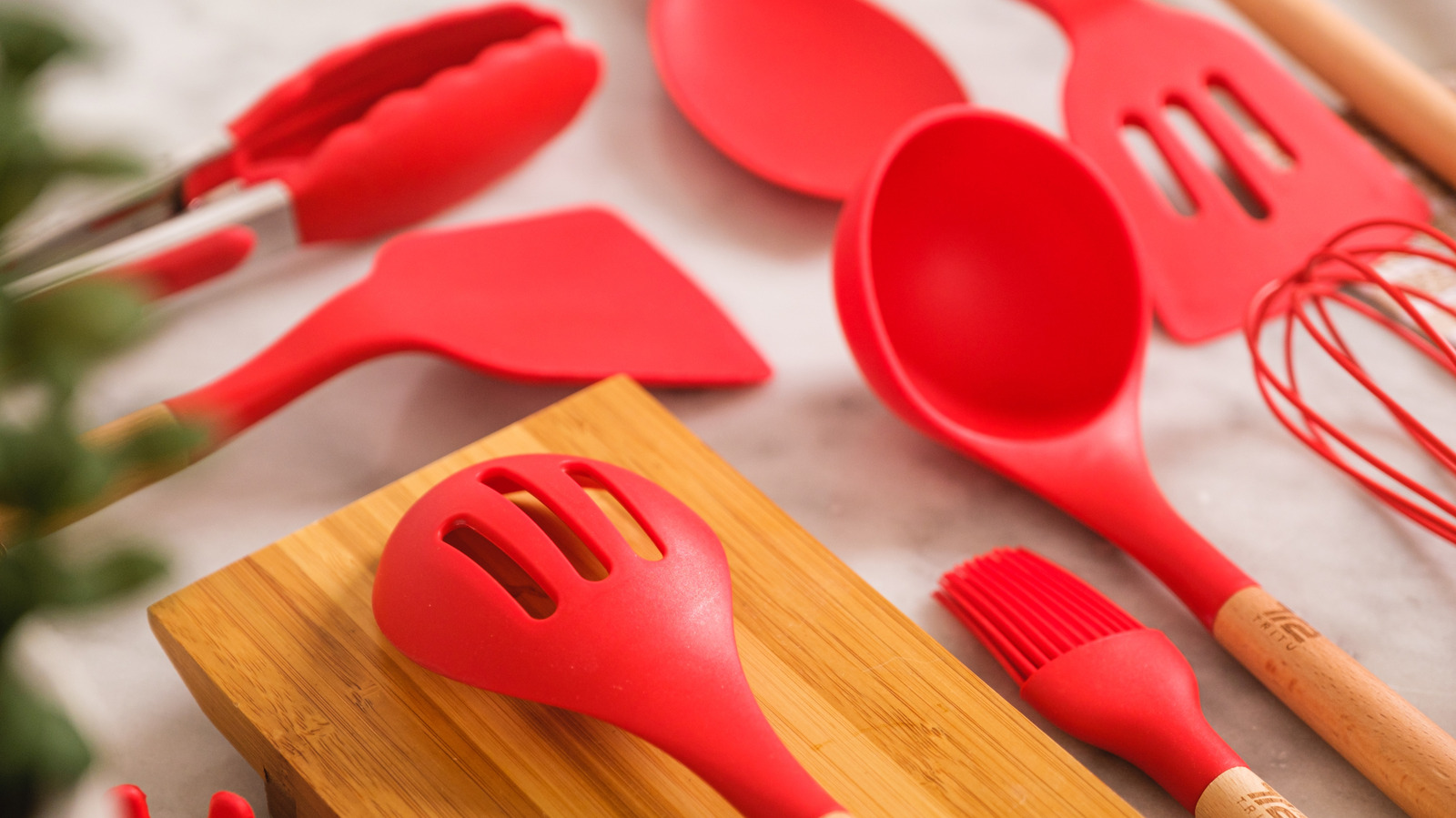 why-your-silicone-kitchen-tools-taste-soapy-(&-the-ingredient-that-removes-it)