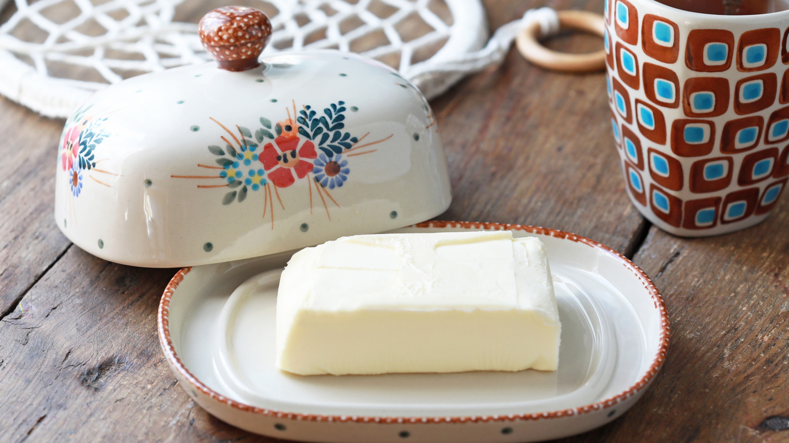 turn-an-old-butter-dish-into-the-perfect-catch-all-tray-for-your-entryway