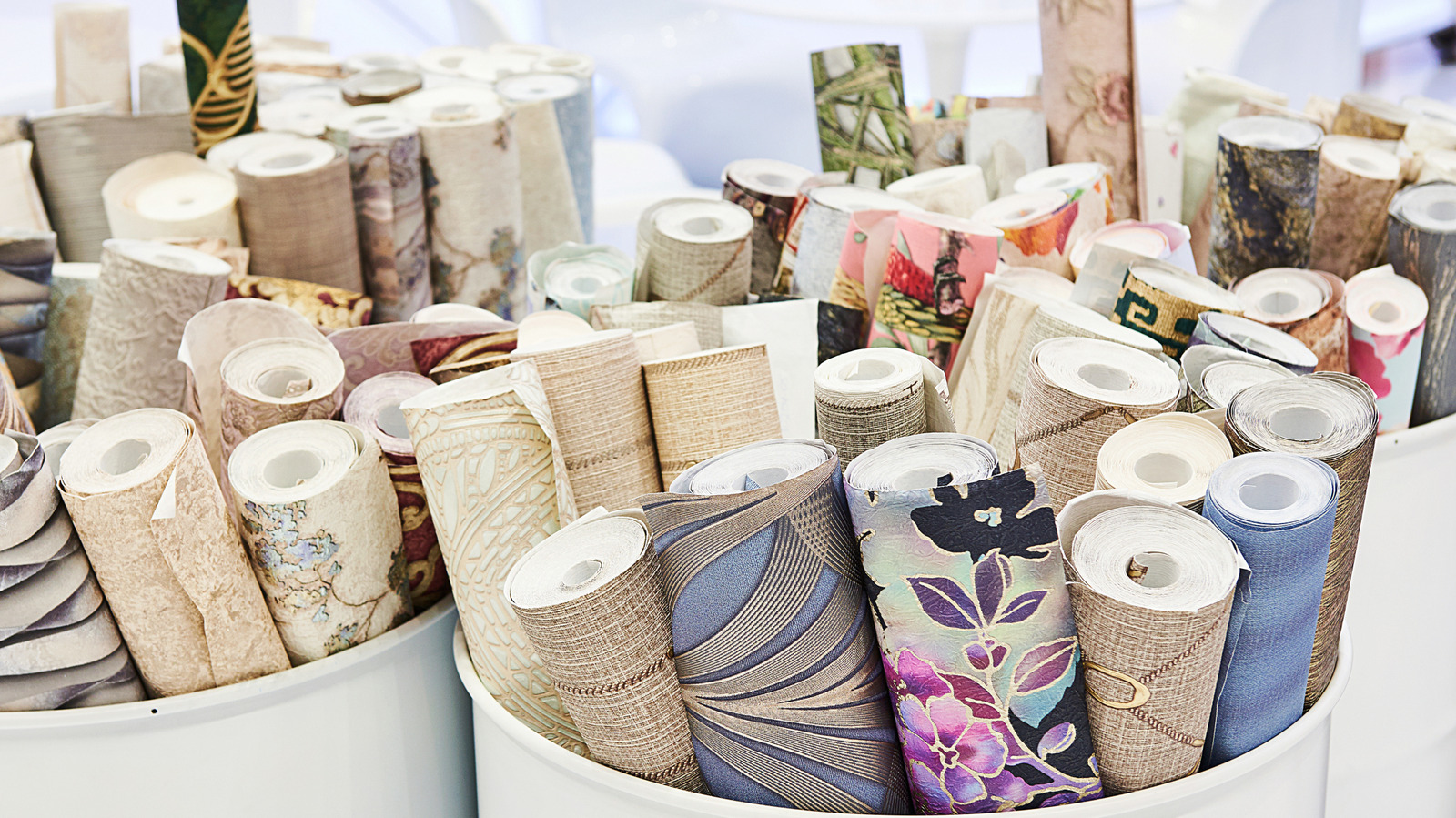 the-floral-wallpaper-alternative-that’ll-add-more-movement-to-your-space