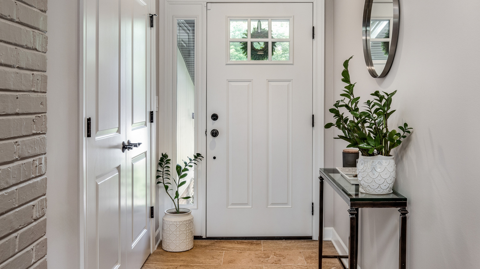 how-to-style-an-entryway-table-on-a-dollar-tree-budget