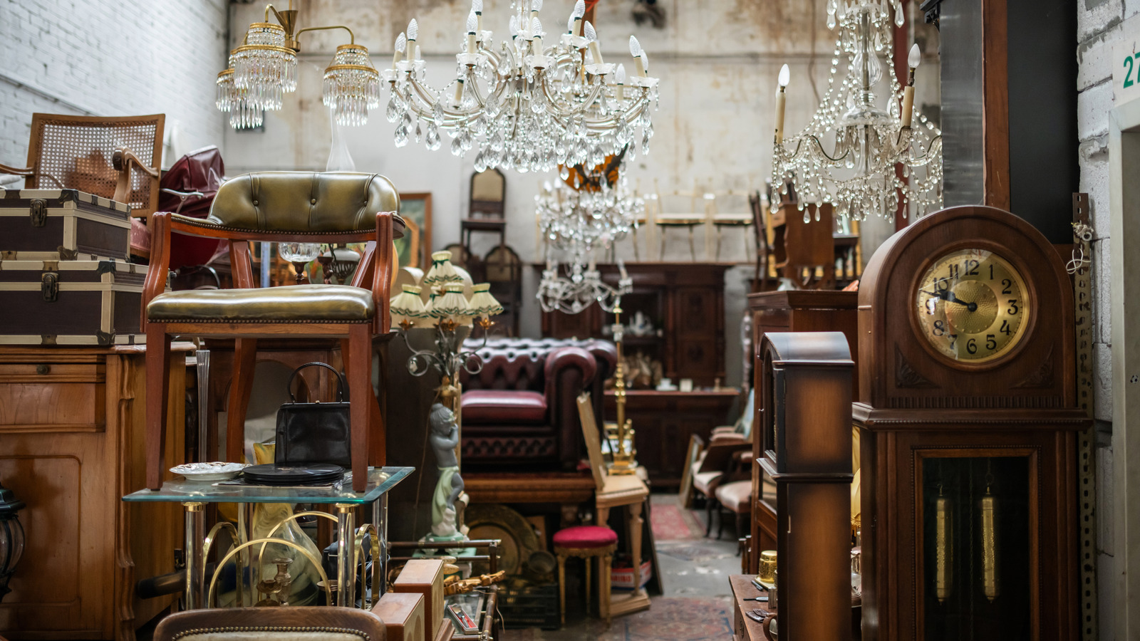the-super-valuable-mid-century-modern-furniture-brand-to-hunt-for-at-the-thrift-store
