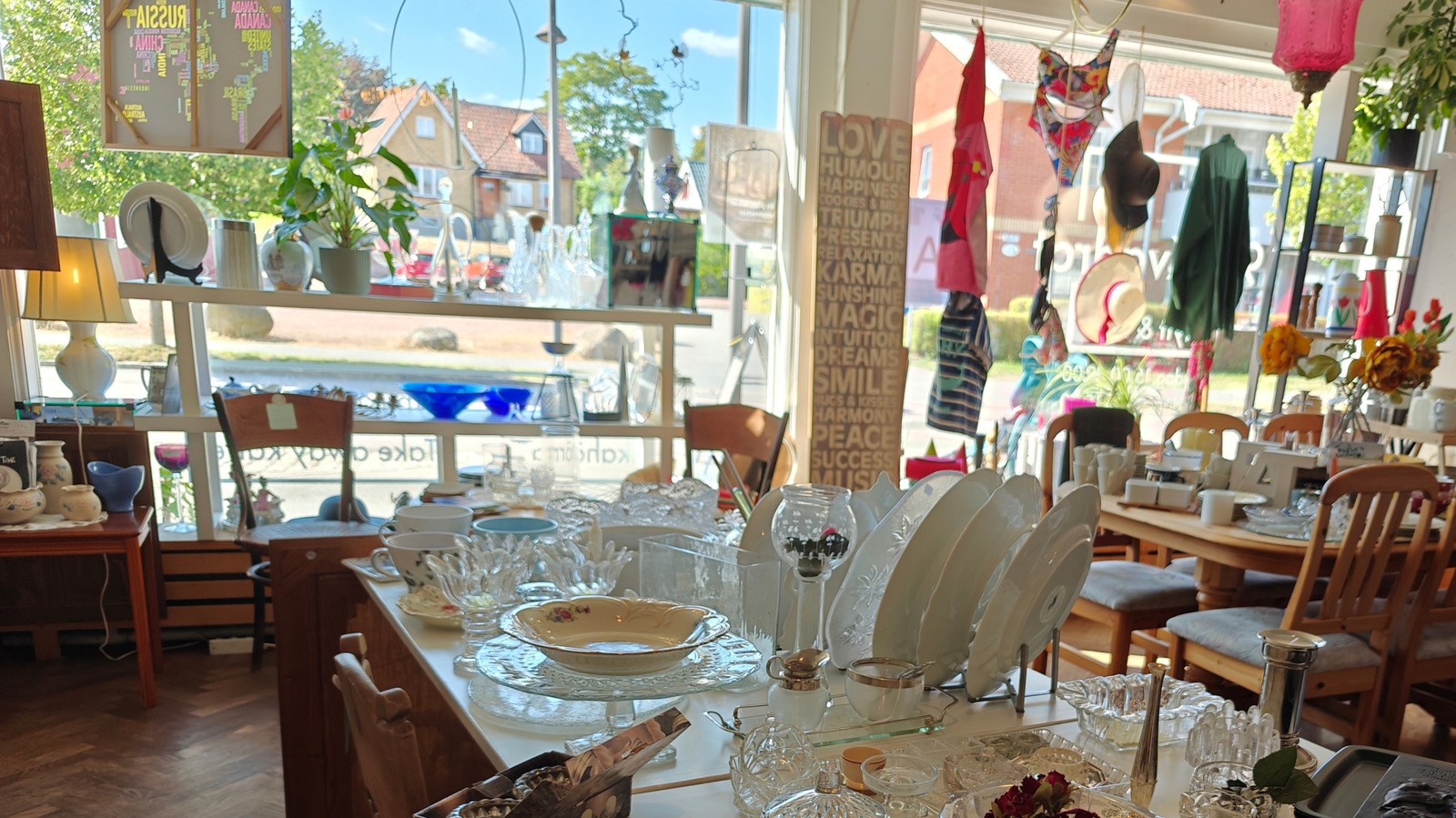 the-valuable-vintage-glass-brand-you’d-be-lucky-to-find-at-the-thrift-store