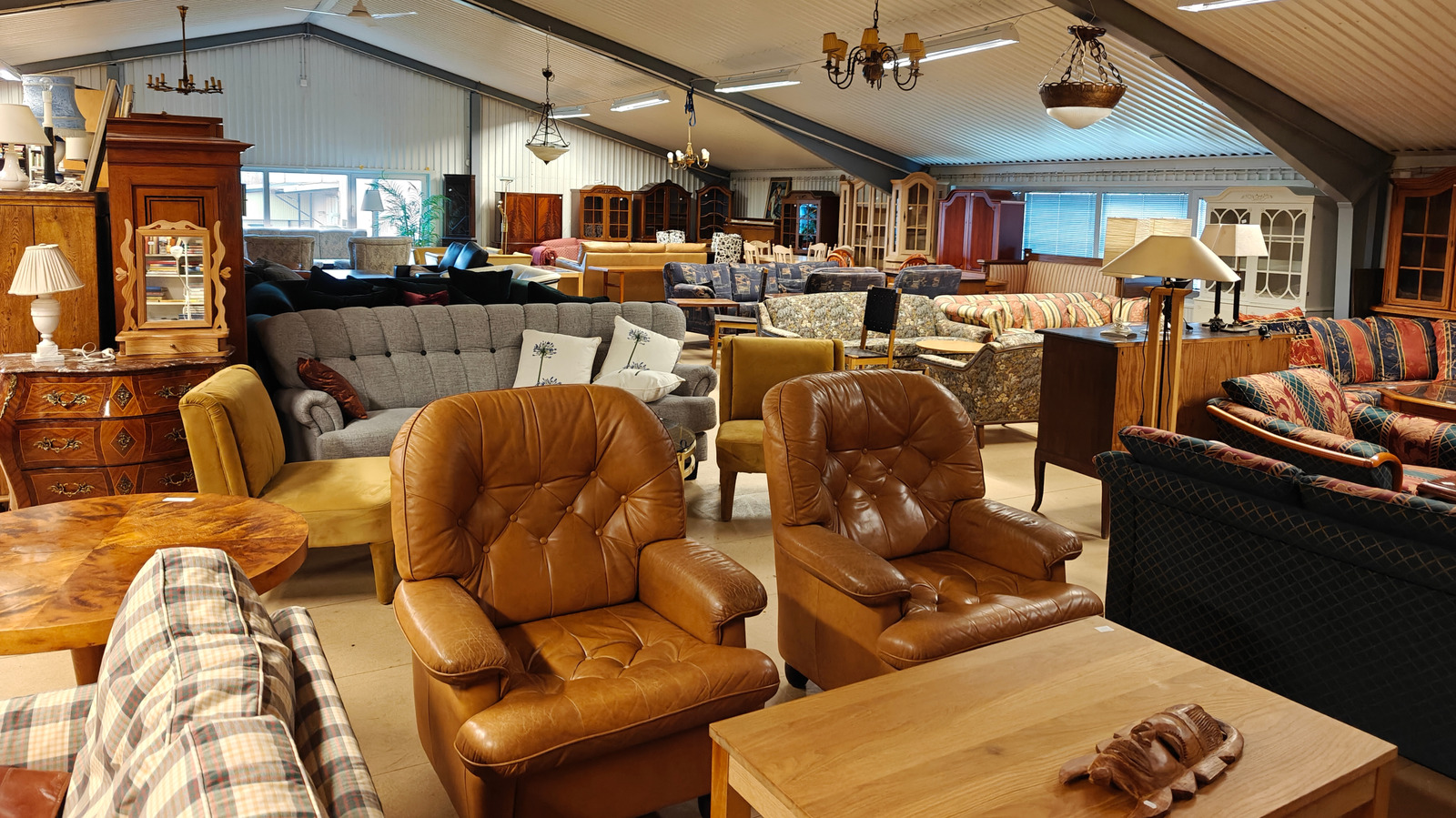 if-you-know-these-15-vintage-furniture-brands,-you’re-a-true-thrift-store-pro