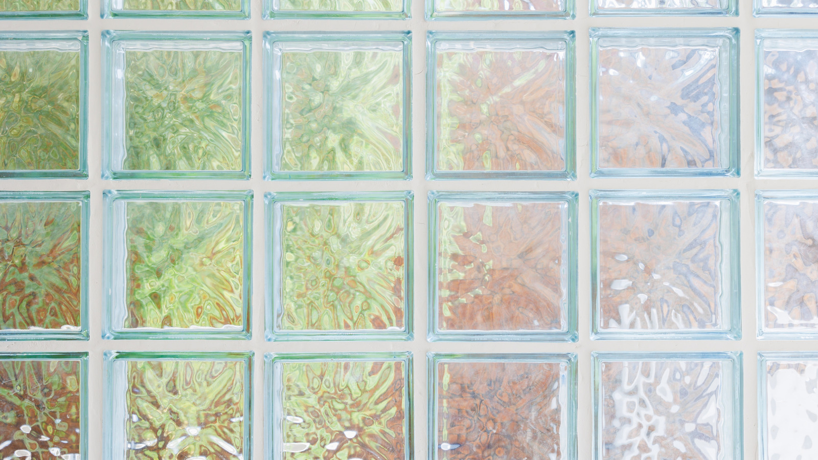 Retro Glass Bricks: Bathroom Design Delights