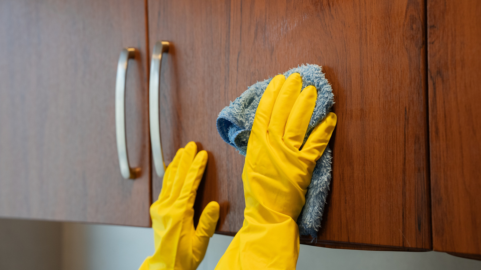 Clean Greasy Kitchen Cabinets With Citrus Trick
