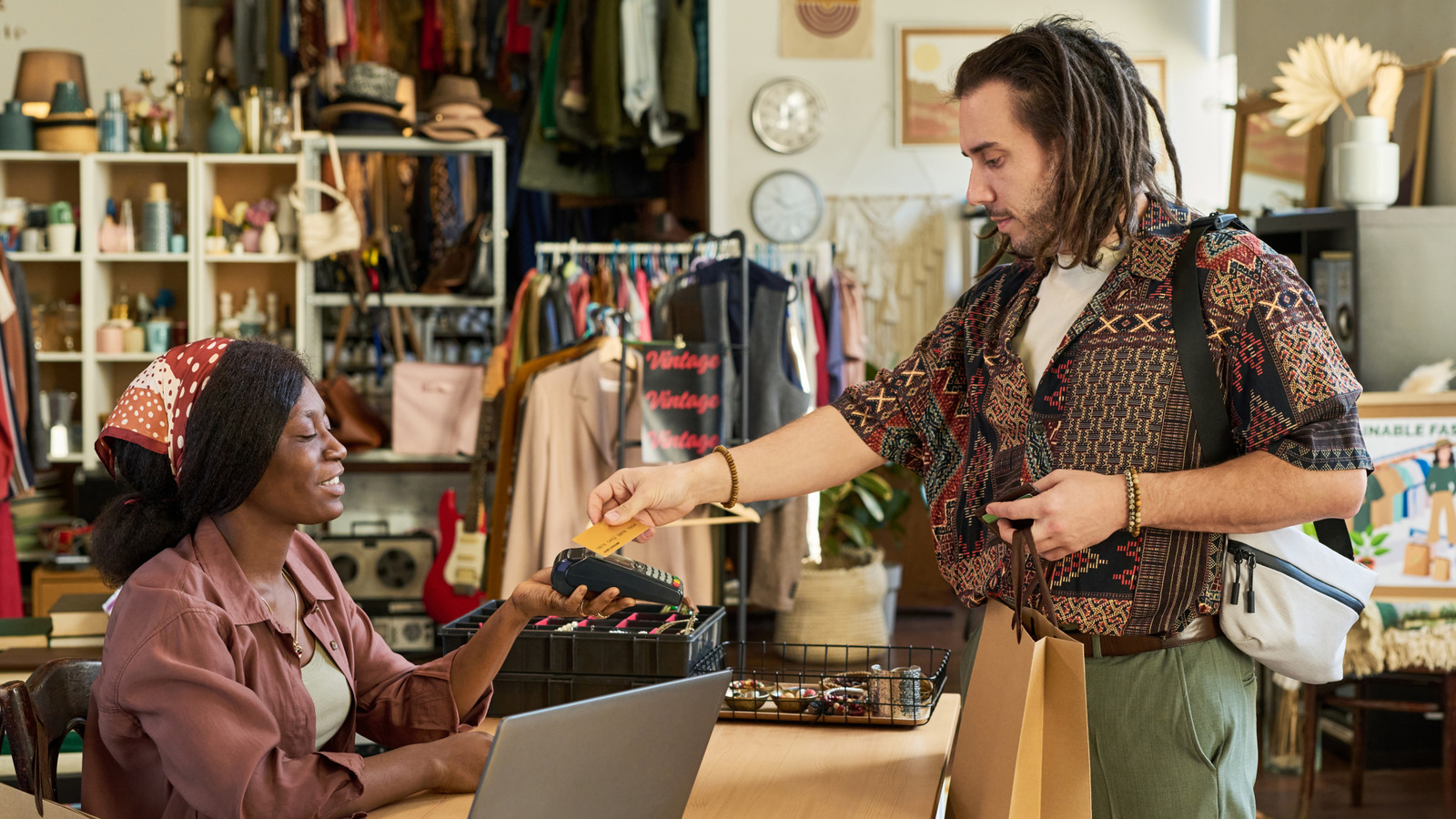 16-red-flags-to-look-out-for-when-shopping-at-the-thrift-store