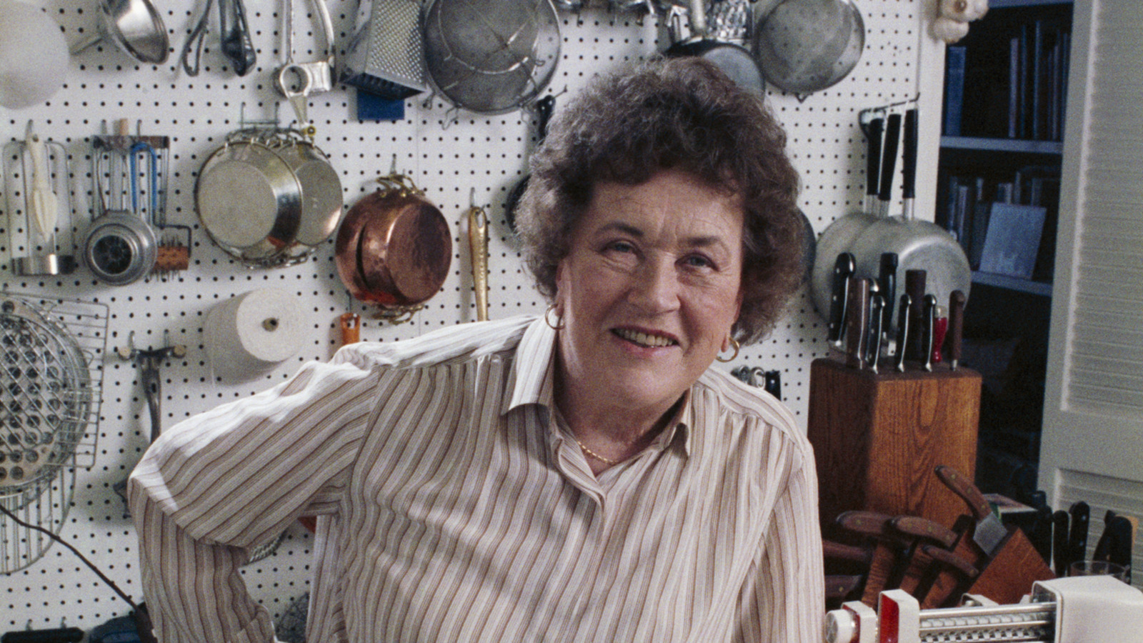 upgrade-your-kitchen-with-these-colors-inspired-by-julia-child’s-space
