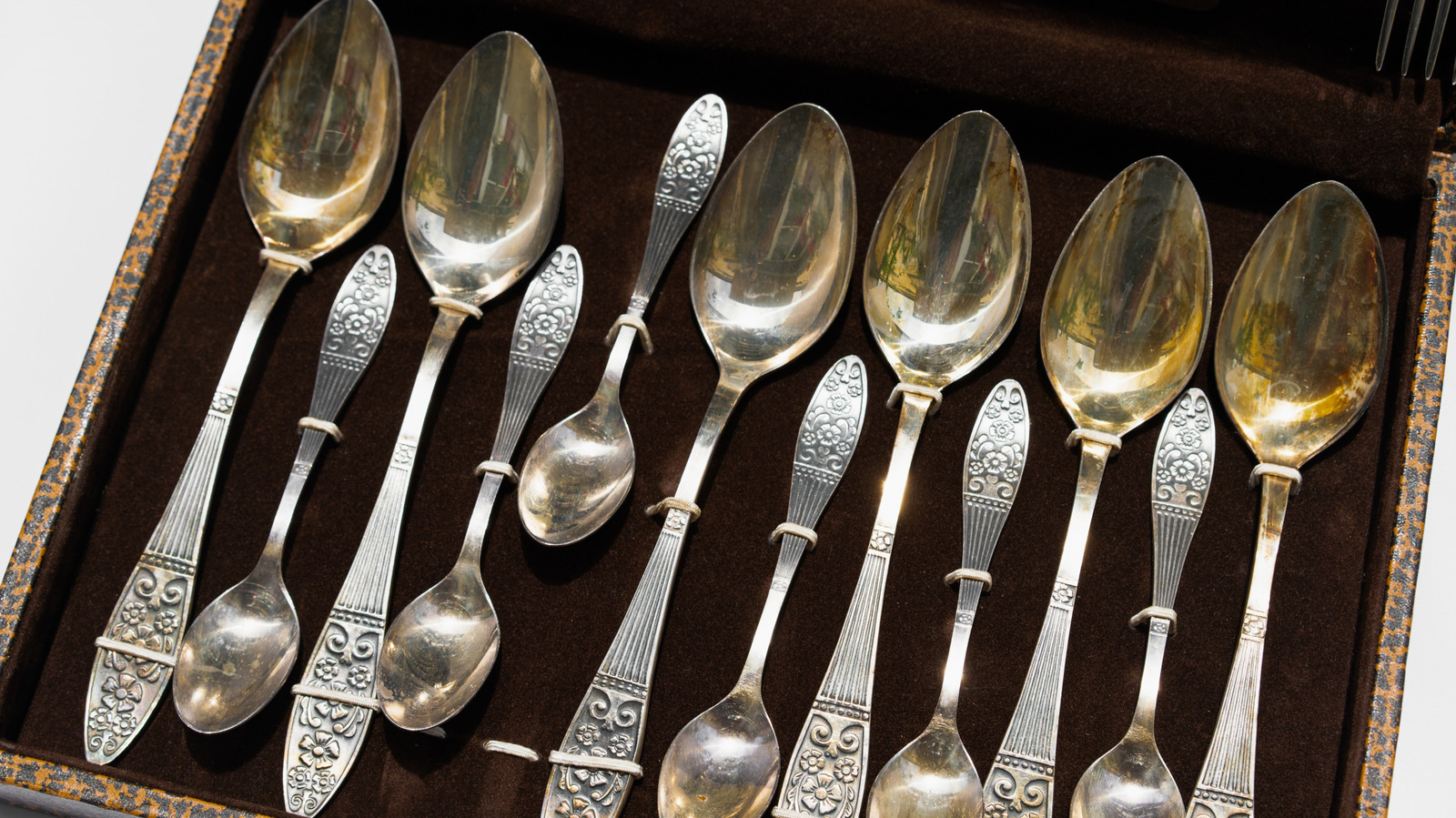 the-storage-mistake-that-is-damaging-your-beloved-silver-pieces