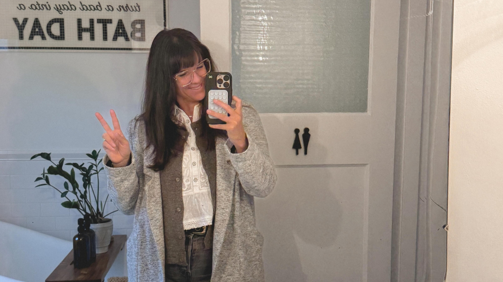 the-quick-&-easy-way-lyndsay-lamb-gives-bathrooms-an-affordable-upgrade