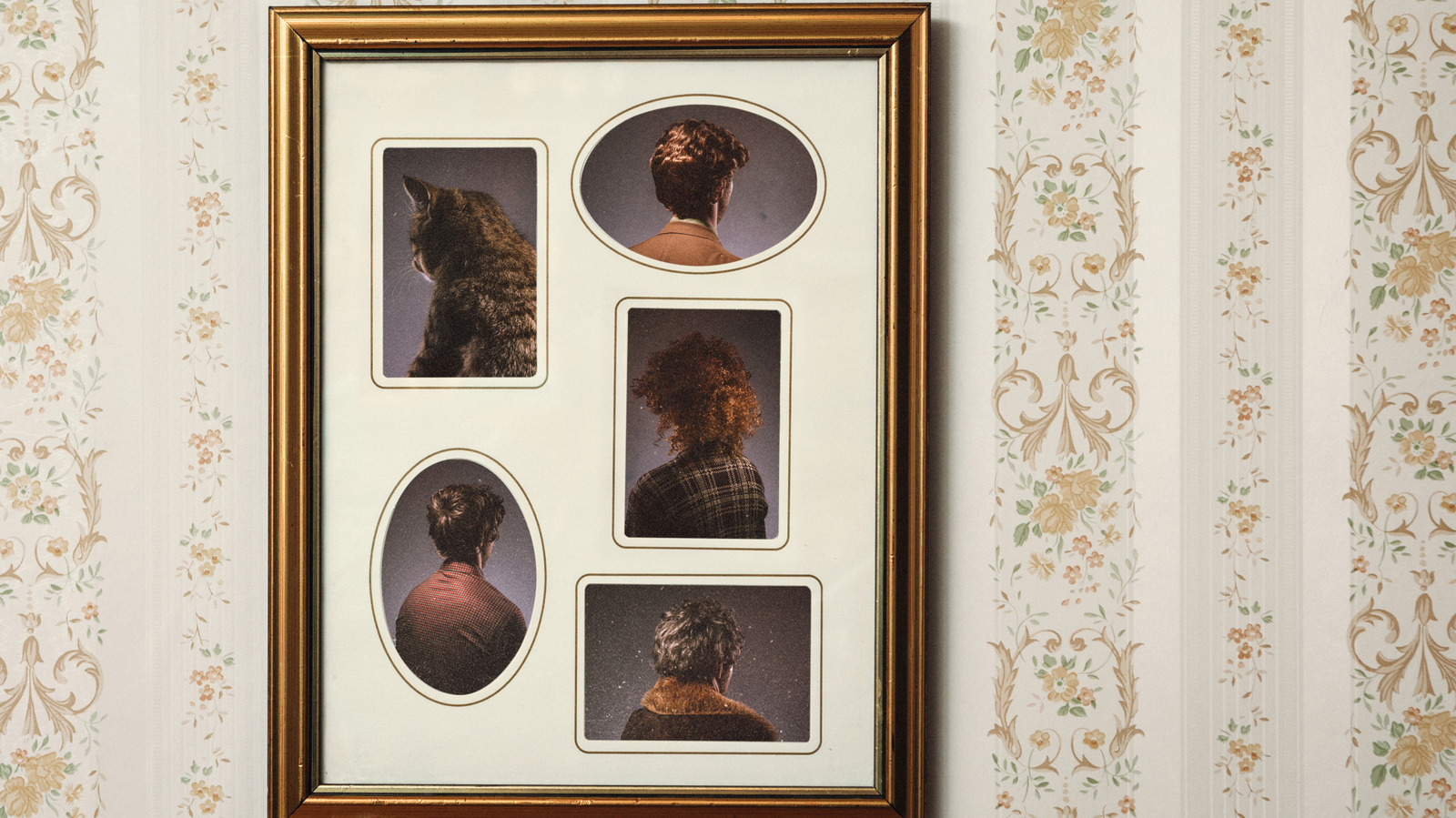 Repurpose an Old Frame to Neatly Store Your Hair Clips
