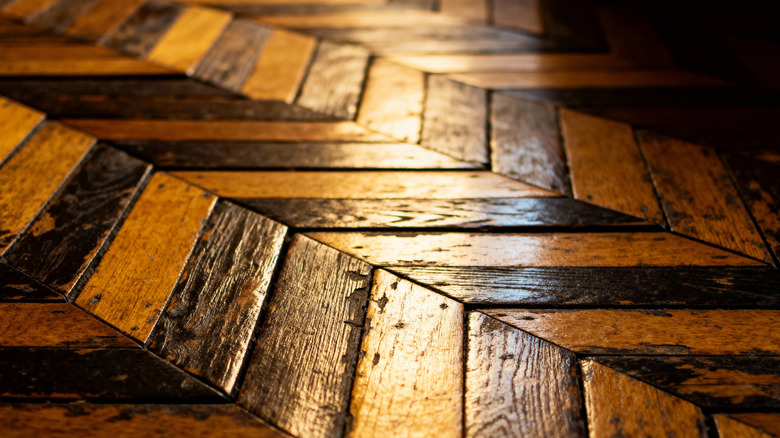 hardwood floor in chevron style