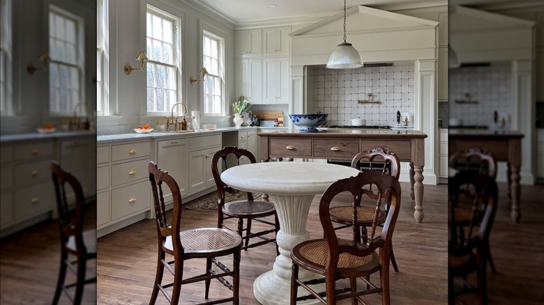 A custom pediment sits atop a range in a kitchen.