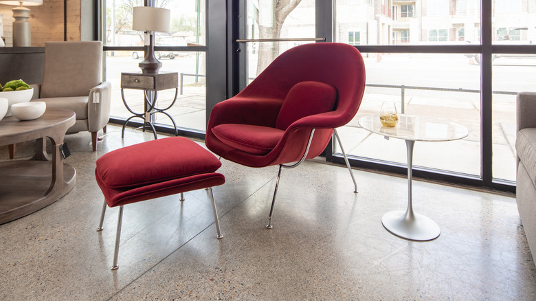 red Knoll lounge chair in a neutral room