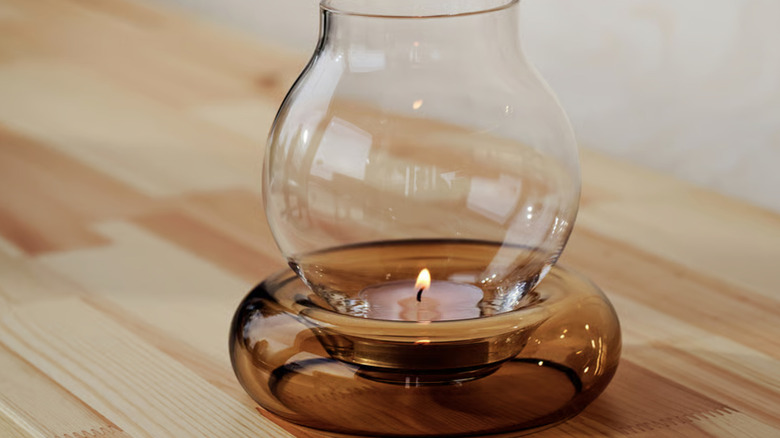 OMMJÄNGE tealight holder on a table