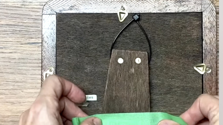 Hands demonstrating zip tie hack