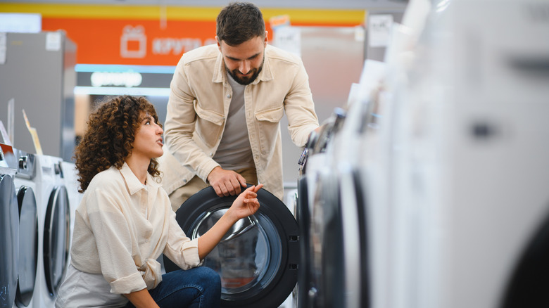 people shopping for washers and dryers