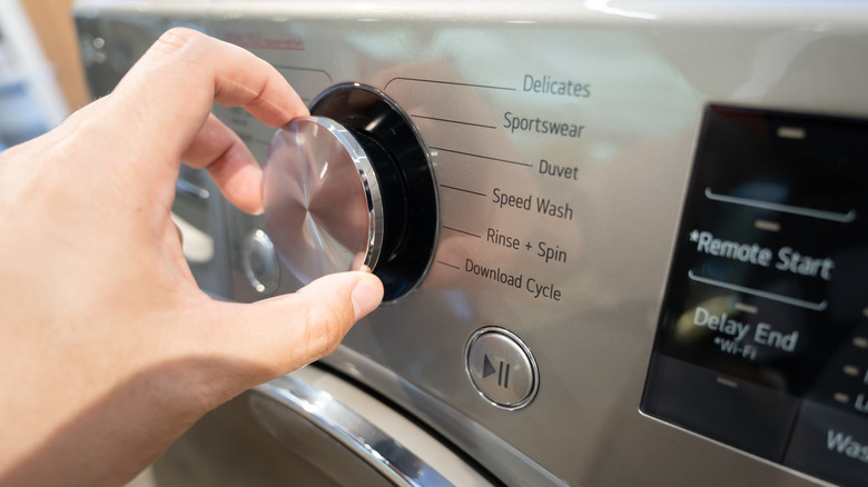 Adjusting the settings on a washing machine