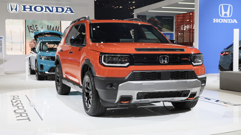 The all-New 2026 Honda Passport is on display.