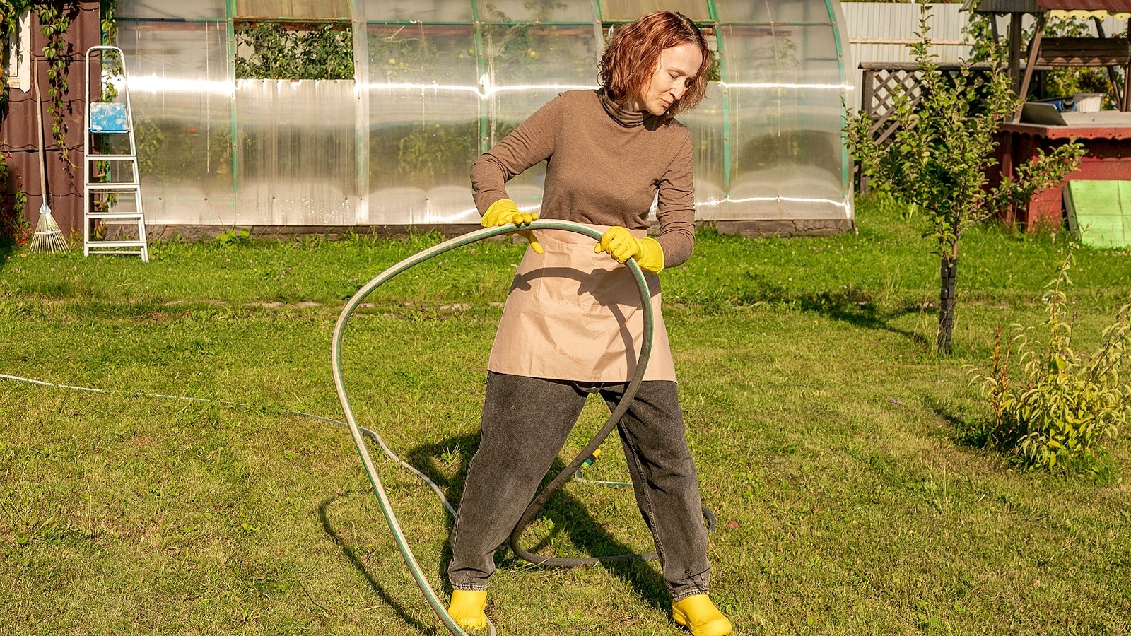 goodbye-traditional-garden-hoses:-there’s-a-lightweight-alternative-from-amazon