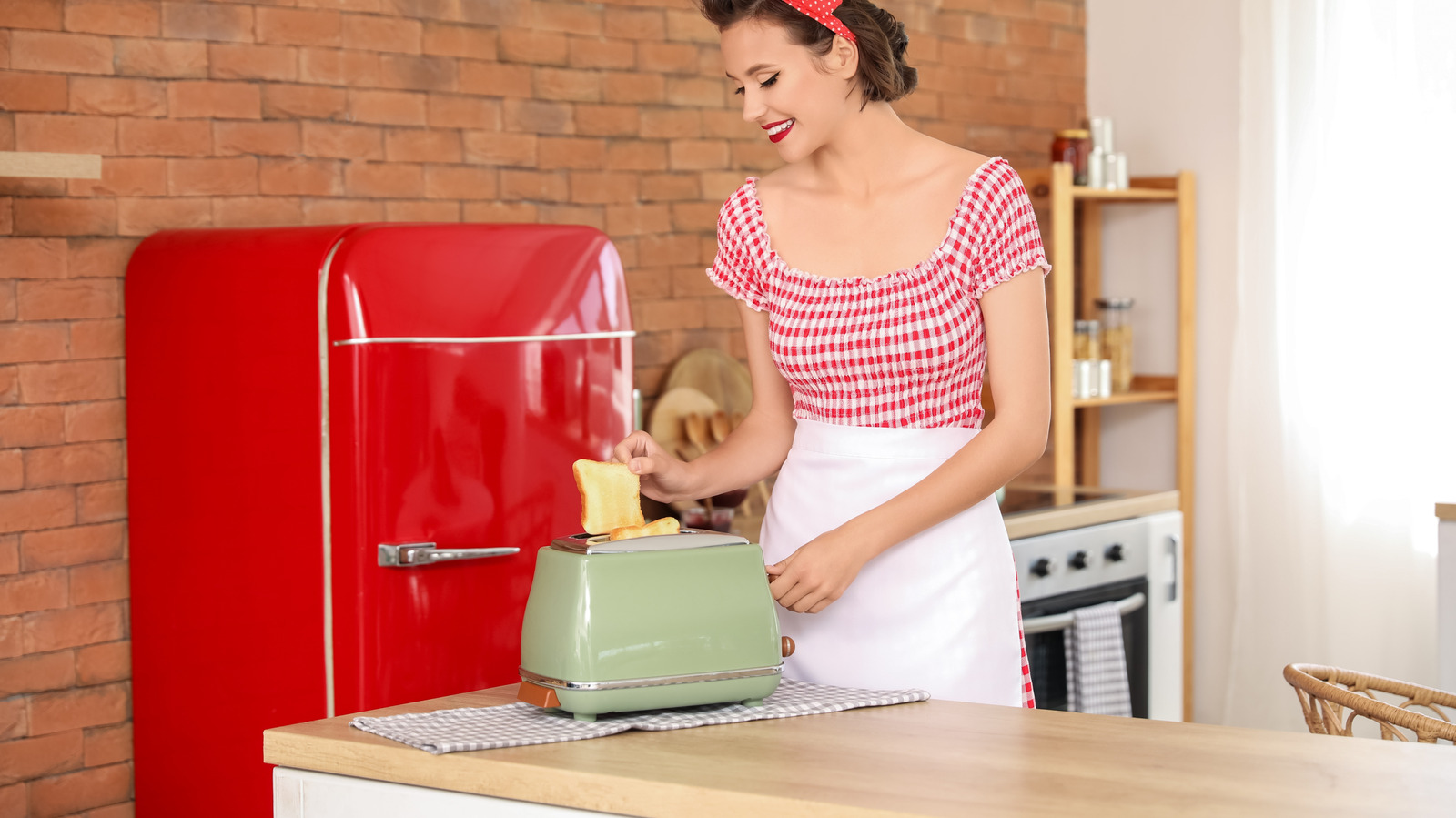 radio-babies-will-remember-it-well-—-the-kitchen-gadget-that’s-a-valuable-thrift-store-find