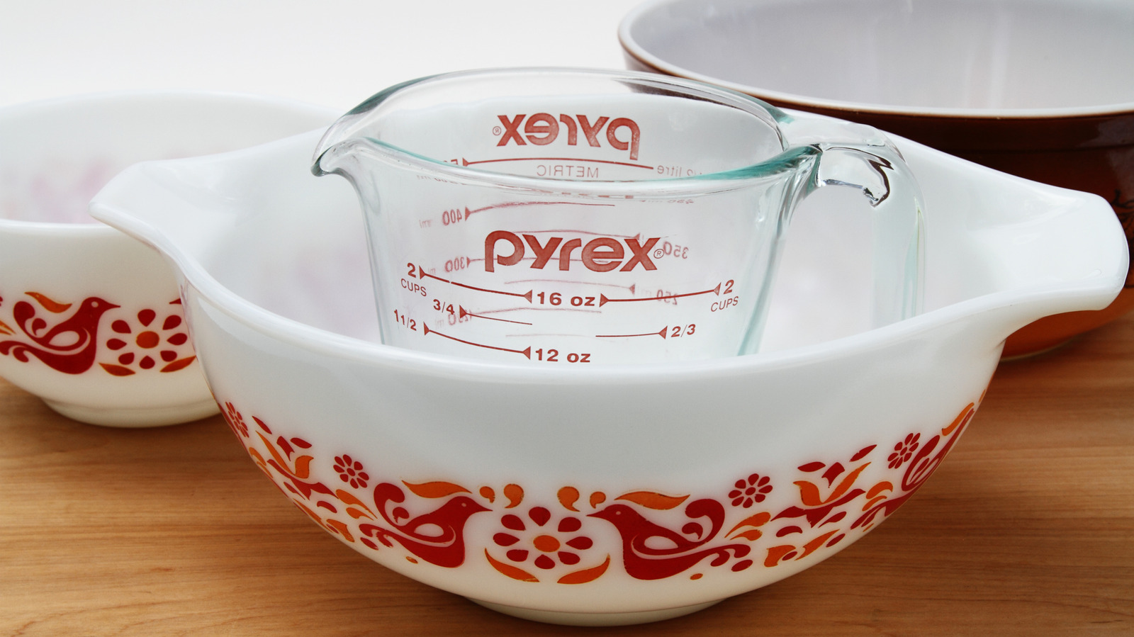 12-’70s-discontinued-pyrex-patterns-that-belong-back-in-stores