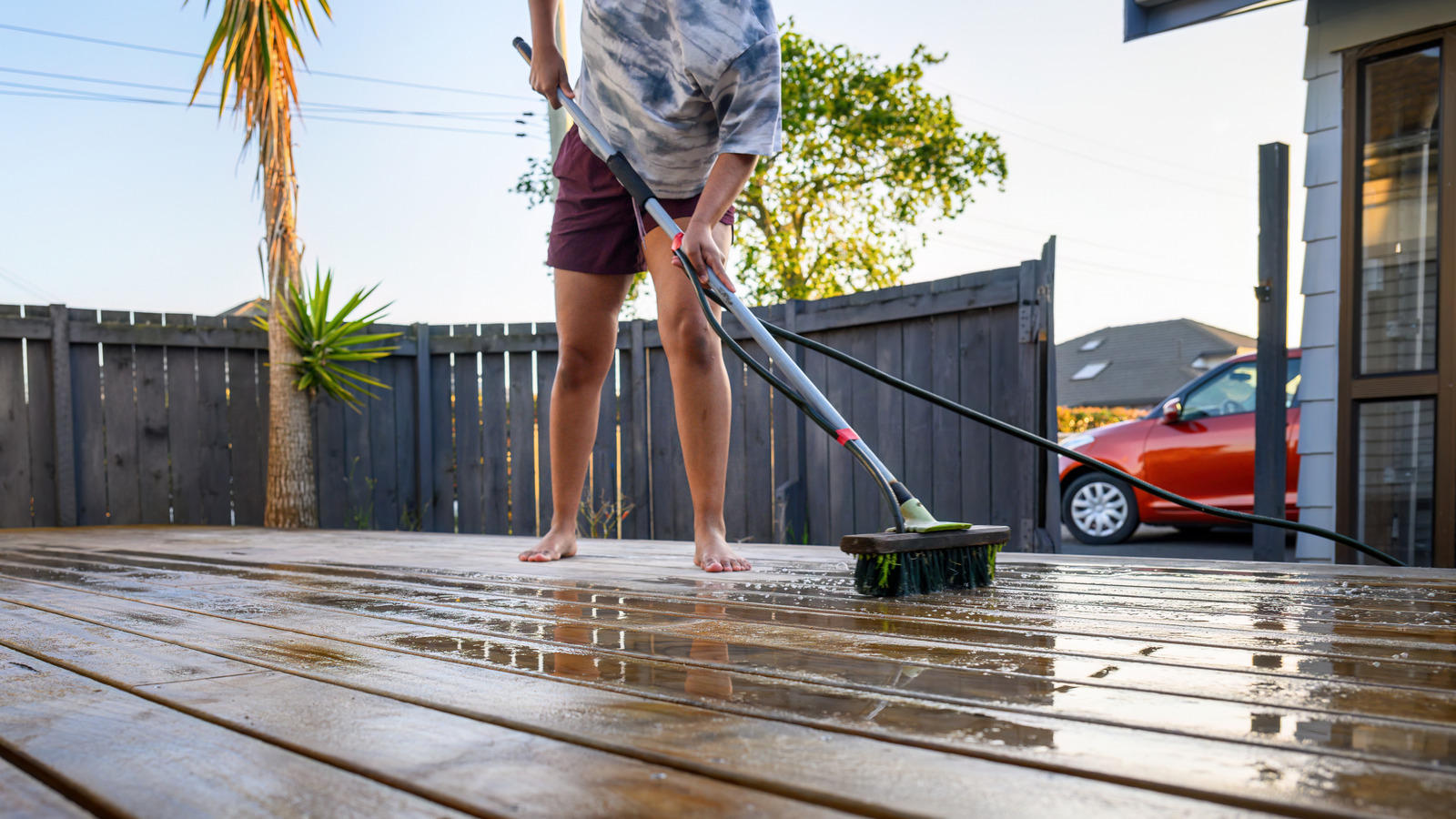 5-mistakes-everyone-makes-when-cleaning-their-wooden-deck
