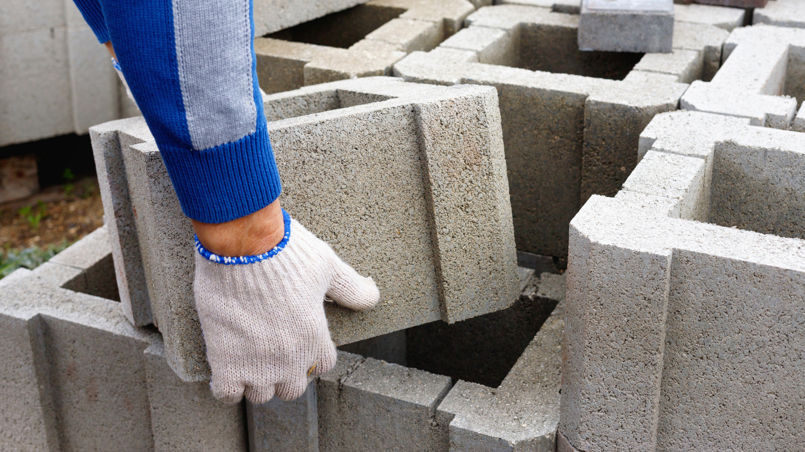 Create An Amazing Succulent Garden Using Just Concrete Blocks