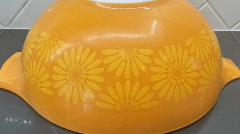 A yellow Daisy Floral vintage Pyrex mixing bowl