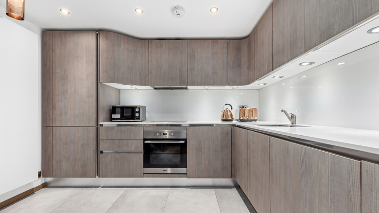 A sleek contemporary kitchen with unobtrusive handleless cabinets and plenty of negative space on the walls