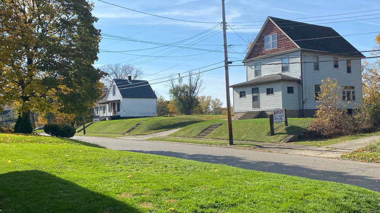 two two-story houses stand on a suburban street with an empty lot between them on in Youngstown, Ohio